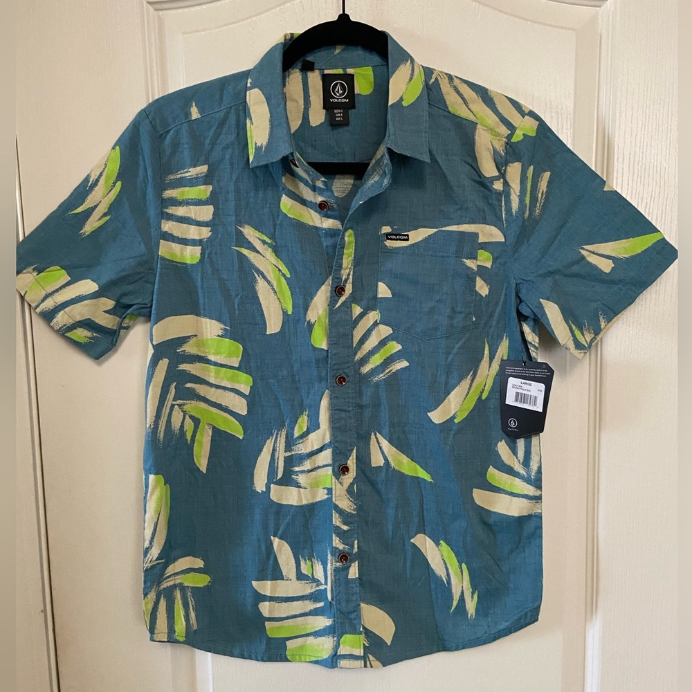 SOLD New! Volcom Tropical short sleeve button up Size L (10 / 12 )